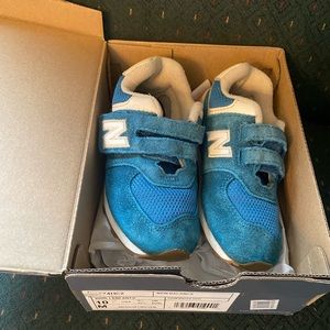 Size 10 Medium Kids/Toddler New Balance Velcro Sneakers